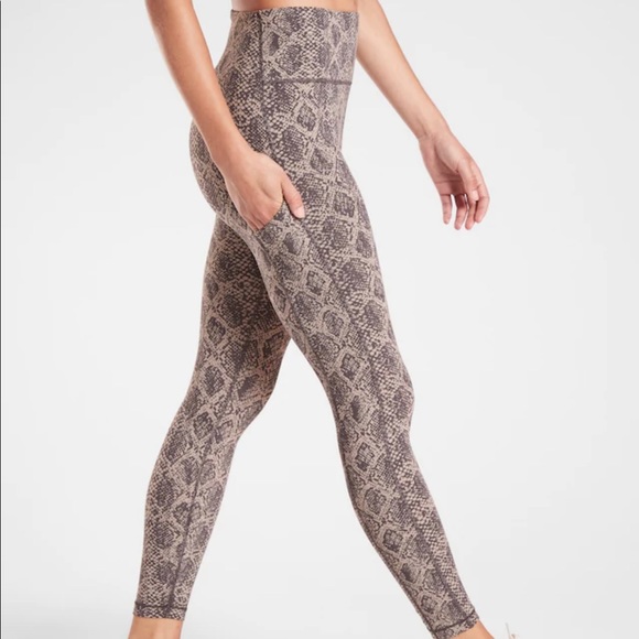 Athleta Pants - Athleta Ultimate Stash Pocket 7/8 Tights Sm/Tall